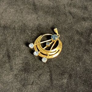VTG Light sapphire, Ice blue, Montana, Sapphire colour Jem gold toned pendant